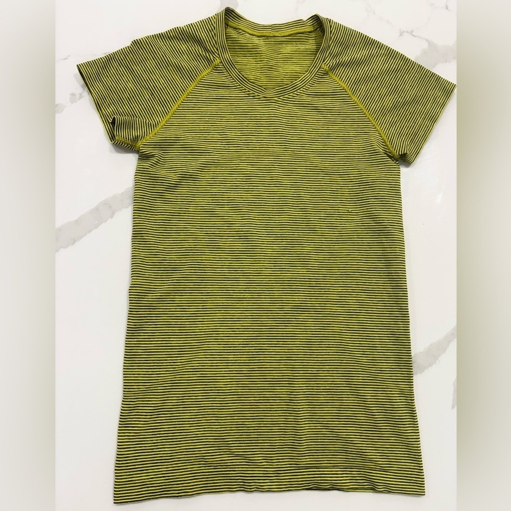 Lululemon Swiftly Tech Short Sleeve 2.0 Sonic Yellow Size 6 - Picture 6 of 13